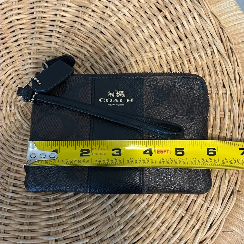Coach‎ Black Signature Corner Zip Wristlet Brown Black